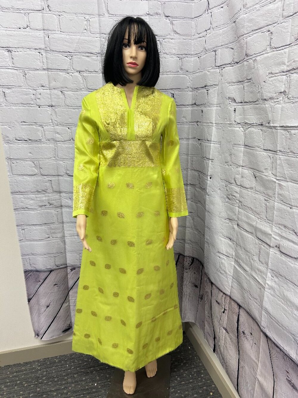 Vintage Green and Gold Dress - perfect Party/Holiday Dress!!